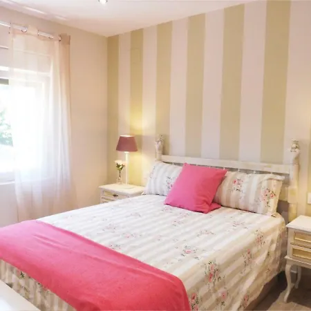 Сasa de vacaciones El Corro, Acogedora Casa Con Jardín En El Corazón De Cantabria *